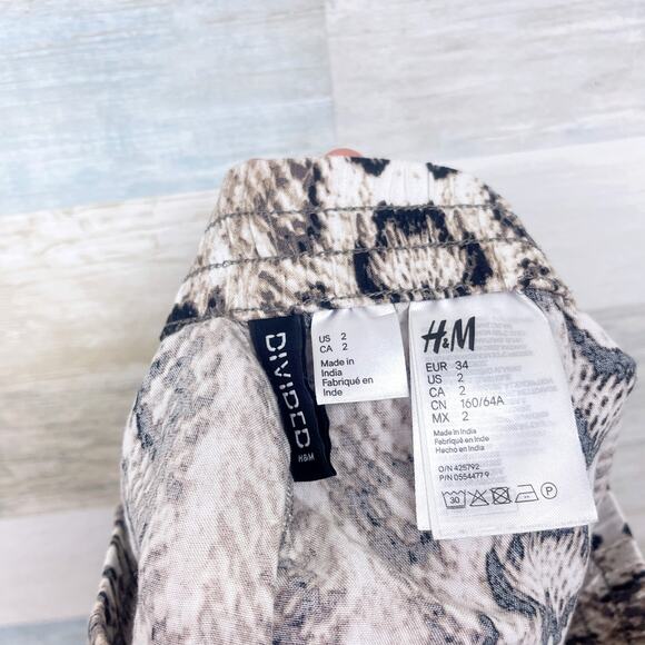 H&M Drapey Challis Pull On Ankle Pants Brown Animal Print High Rise Womens US 2 - Picture 5 of 6